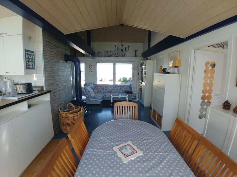 Lakefront. Appartement Pieds Dans L'Eau. View And Direct Access To The Lake. Anthy-sur-Leman Luaran gambar