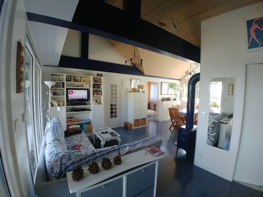Lakefront. Appartement Pieds Dans L'Eau. View And Direct Access To The Lake. Anthy-sur-Leman Luaran gambar